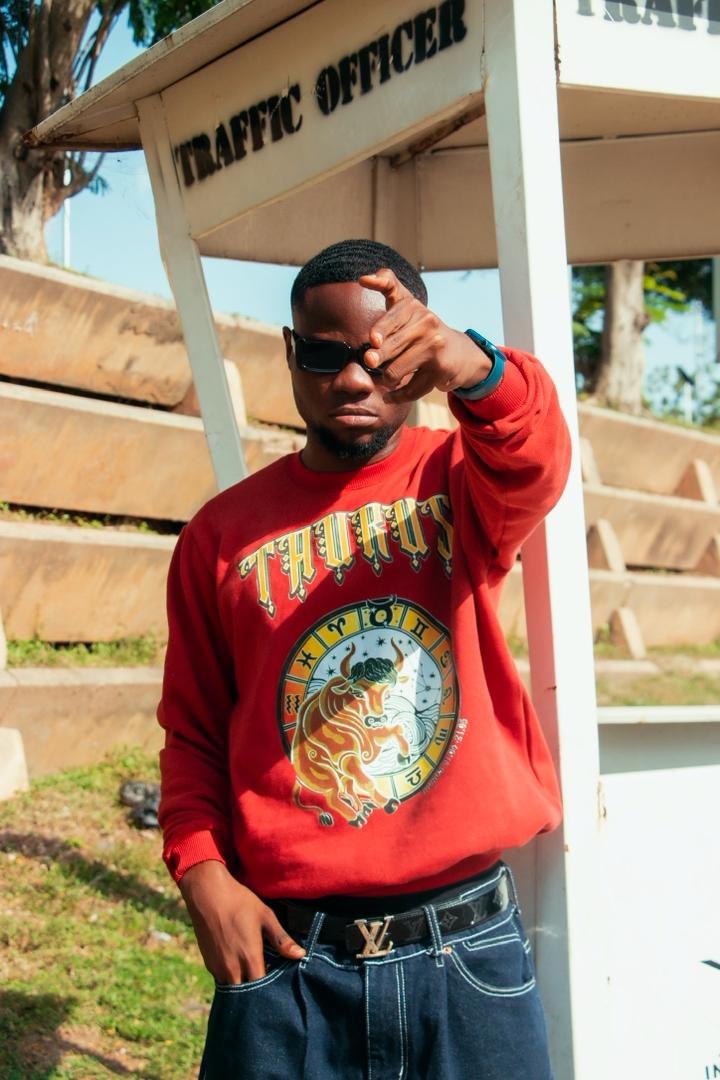 TAURUS SWEATSHIRT & SHORTS