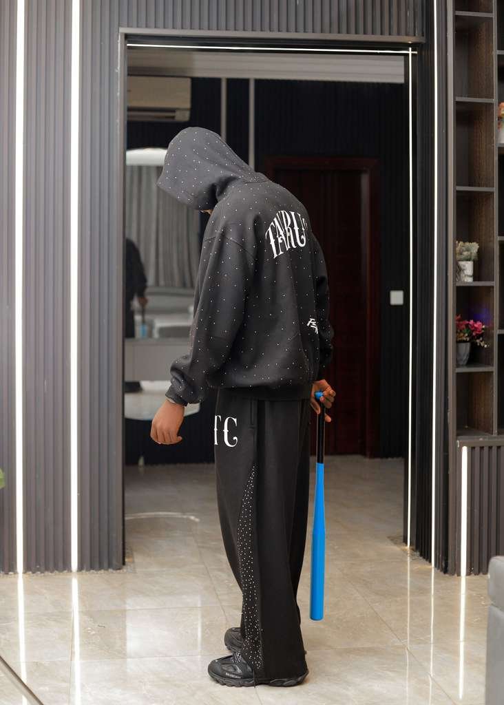 SIGNATURE EMBELLISHED HODDIE&JOGGERS SET view 4